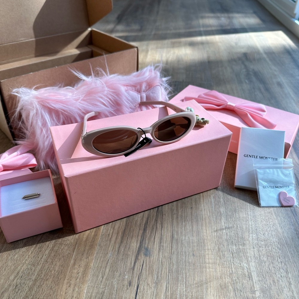 Gentle Monster Jentle Salon - Hush-P7 (Pink) AND Petite Cooing Charm